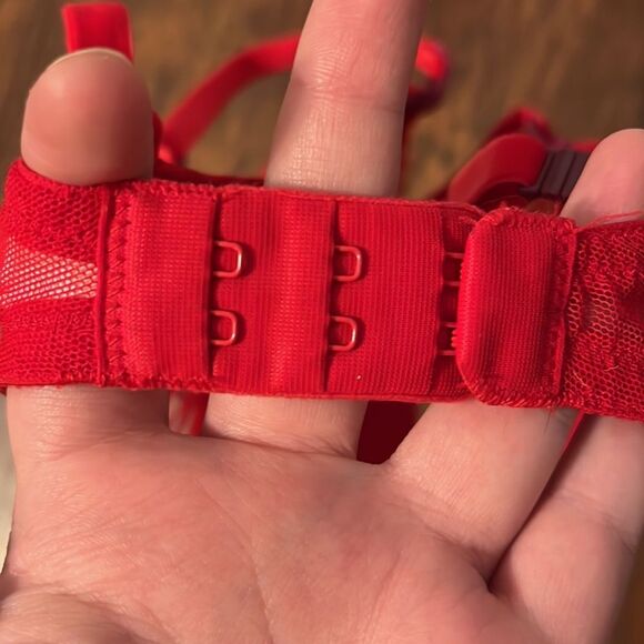 Women’s Victoria’s Secret red lace t-shirt push up bra with mesh detailing - Picture 6 of 7